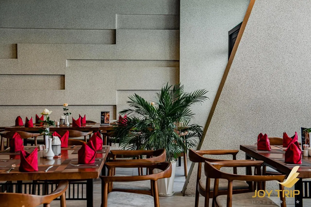 Joy Trip Hotel & Spa Να Τρανγκ 4*,