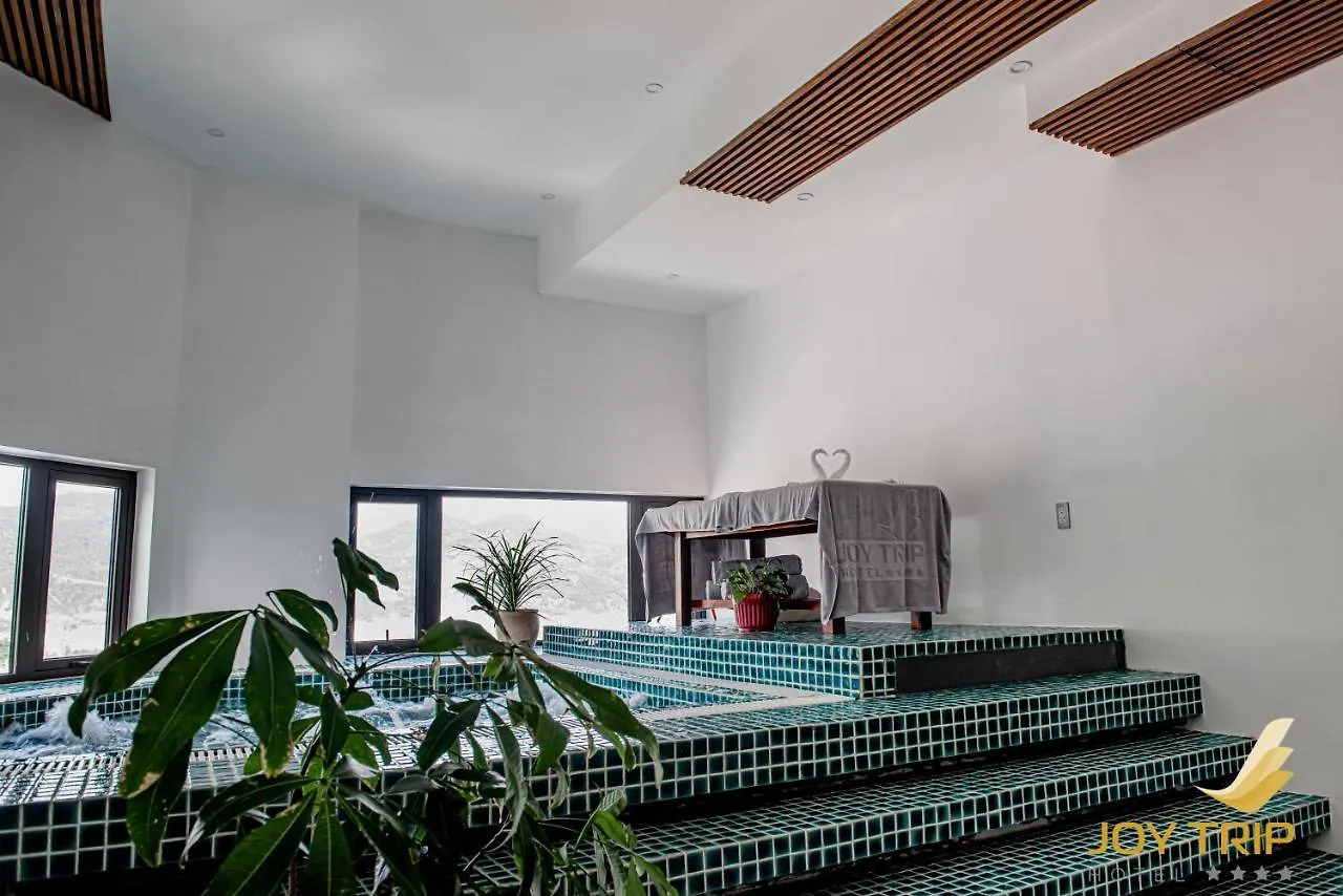 Joy Trip Hotel & Spa Να Τρανγκ